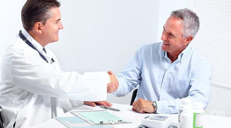 Urologul prescrie un curs eficient de tratament pentru prostatita unui bărbat
